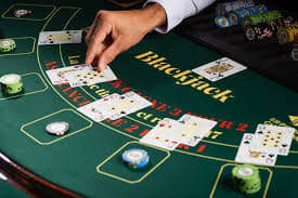 Pengguna ponsel membuka Bingo Keberuntungan